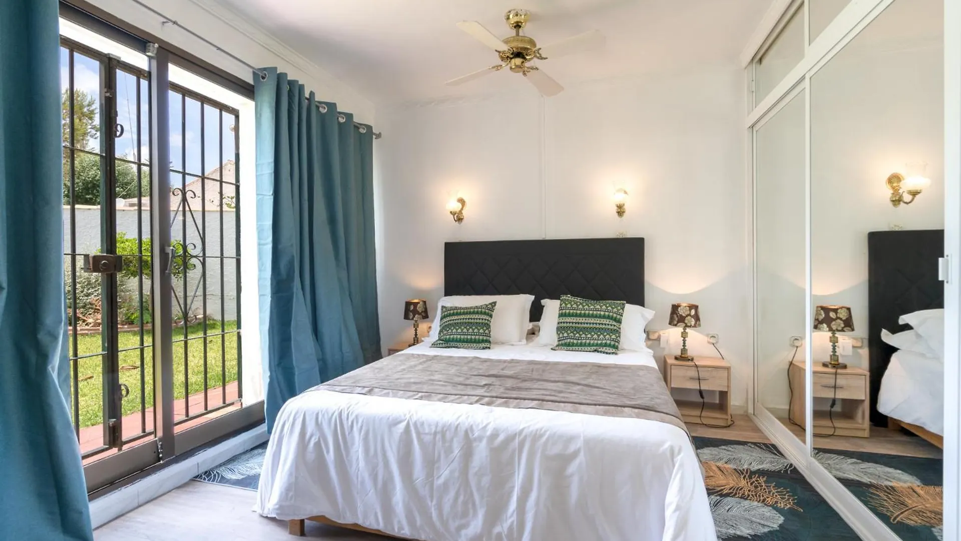 Family Villa With Garden Next To The Beach El Faro Spain