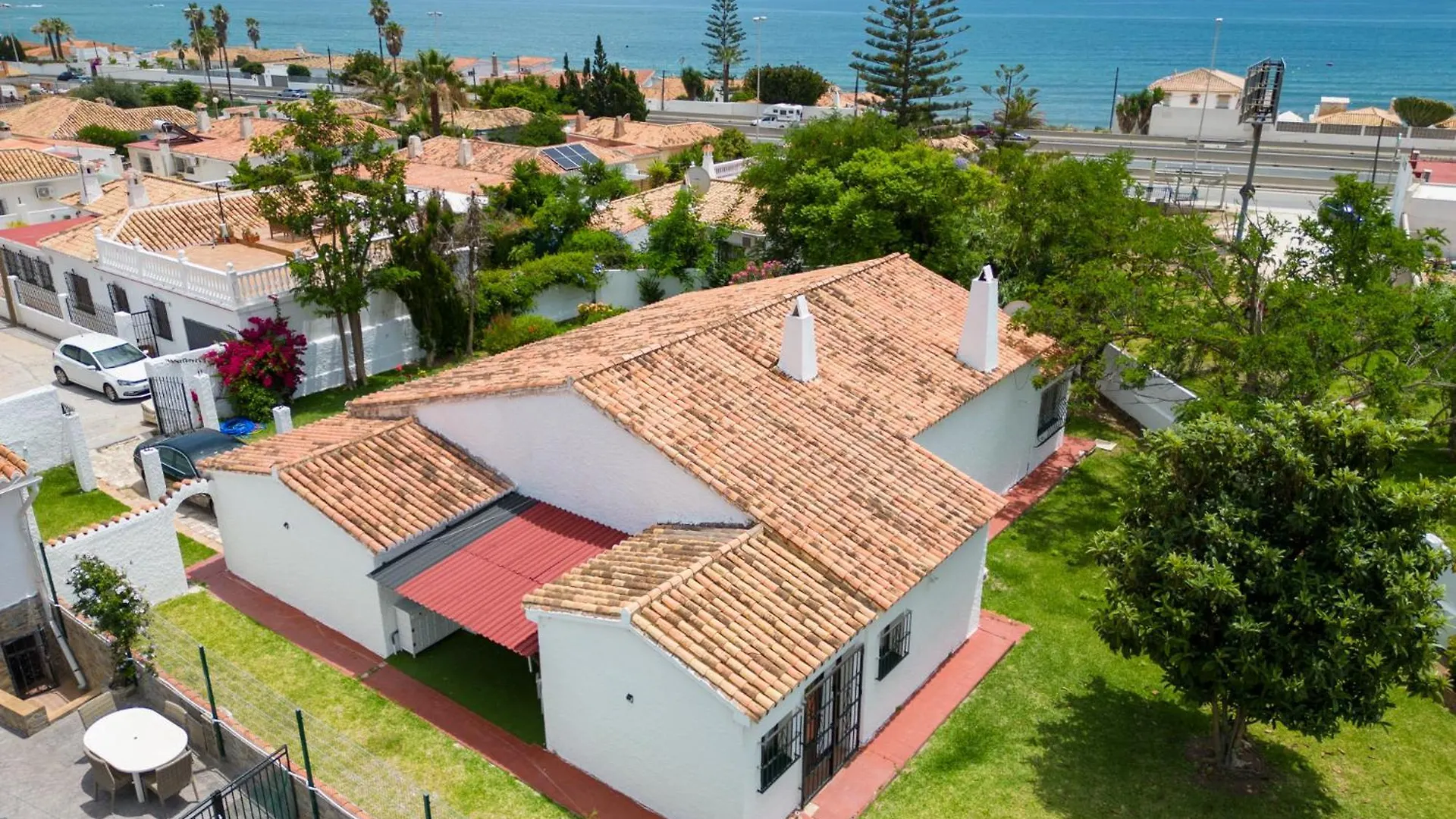 Family Villa With Garden Next To The Beach El Faro